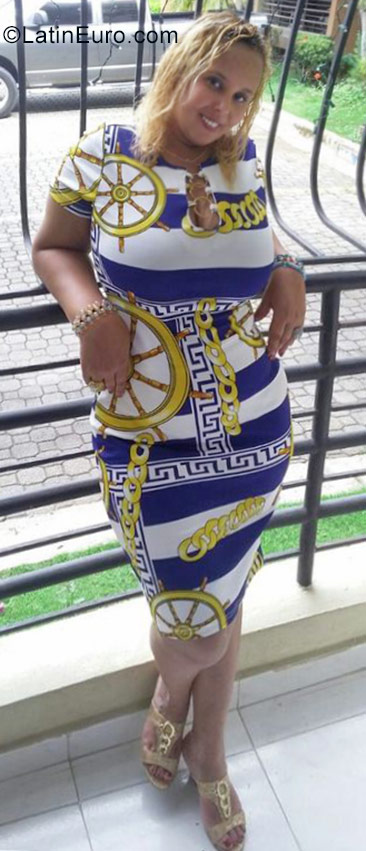 Date this beautiful Dominican Republic girl Paola from Santo Domingo DO31794