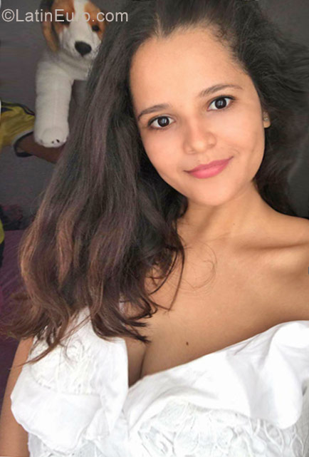 Date this hot Colombia girl Isabel from Cartagena CO23495