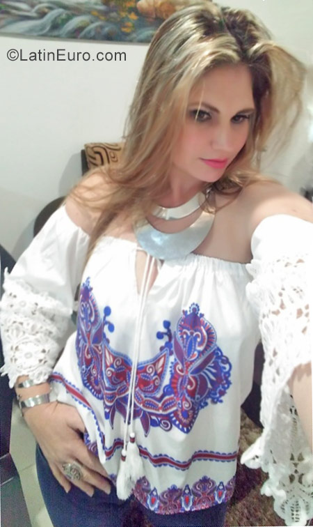 Date this athletic Colombia girl Milena from Manizales CO23514