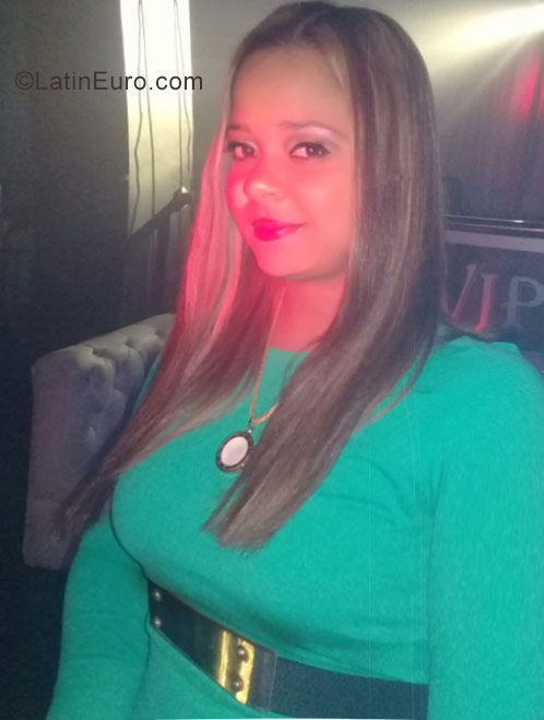 Date this georgeous Dominican Republic girl Paola from Santo Domingo DO31854