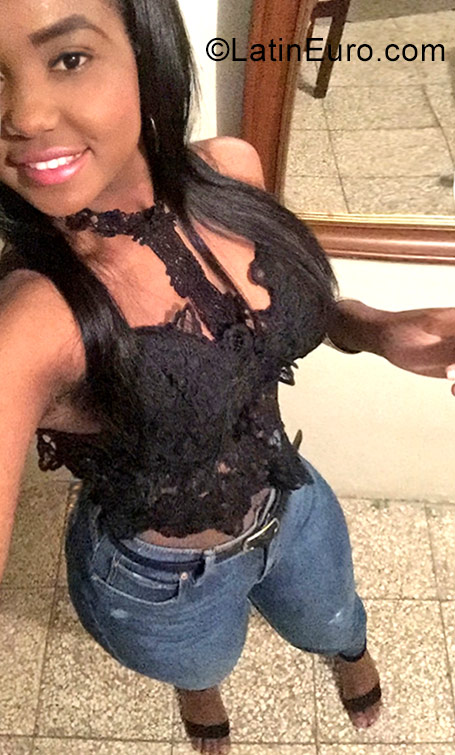 Date this attractive Dominican Republic girl Manuela from Santo Domingo DO31897