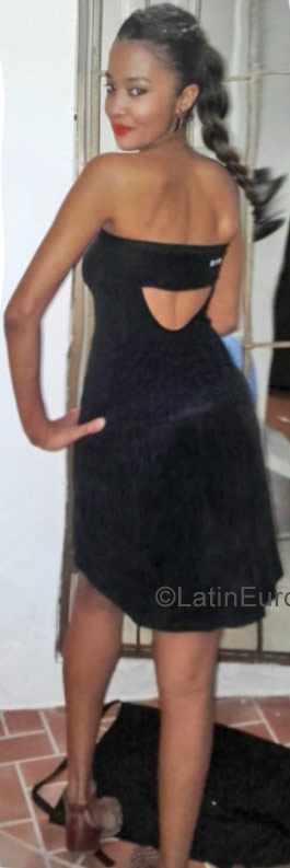 Date this happy Dominican Republic girl Samy from Santo Domingo DO31909