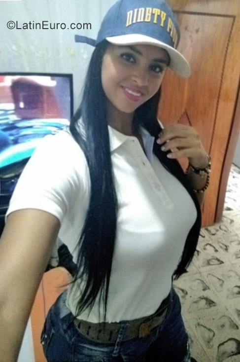 Date this sultry Colombia girl Karime from Tulua CO23592