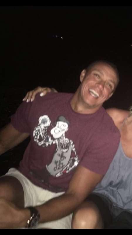 Date this hot United States man B from Miami US19179