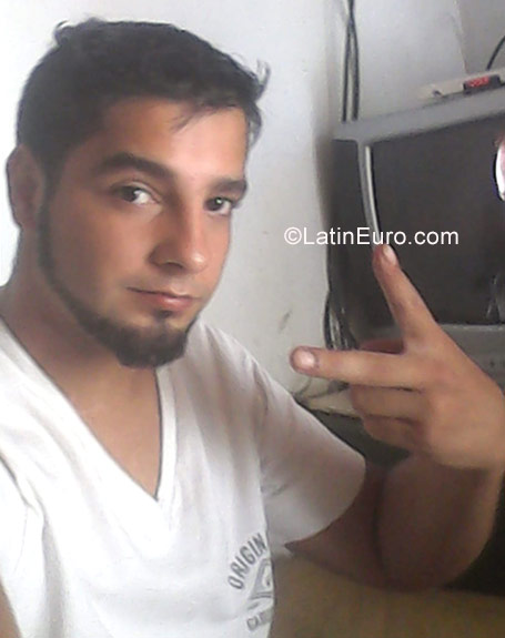 Date this gorgeous Argentina man Walter from Santa Rosa AR132