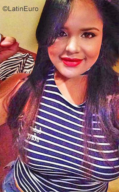 Date this stunning Dominican Republic girl Maria from Moco DO31998