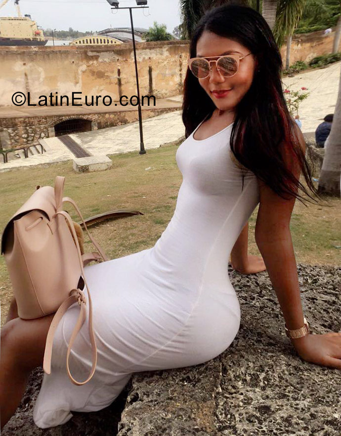 Date this athletic Dominican Republic girl Yuly from Santo Domingo DO32010