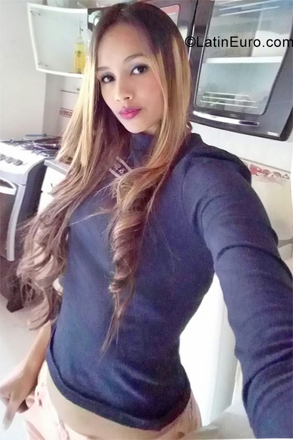 Date this nice looking Colombia girl Camila from Medellin CO23637