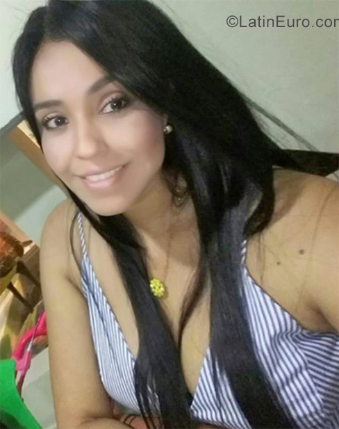 Date this cute Colombia girl Paola from Cali CO23640