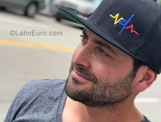 Date this hard body Venezuela man Deiter from Valencia VE1482