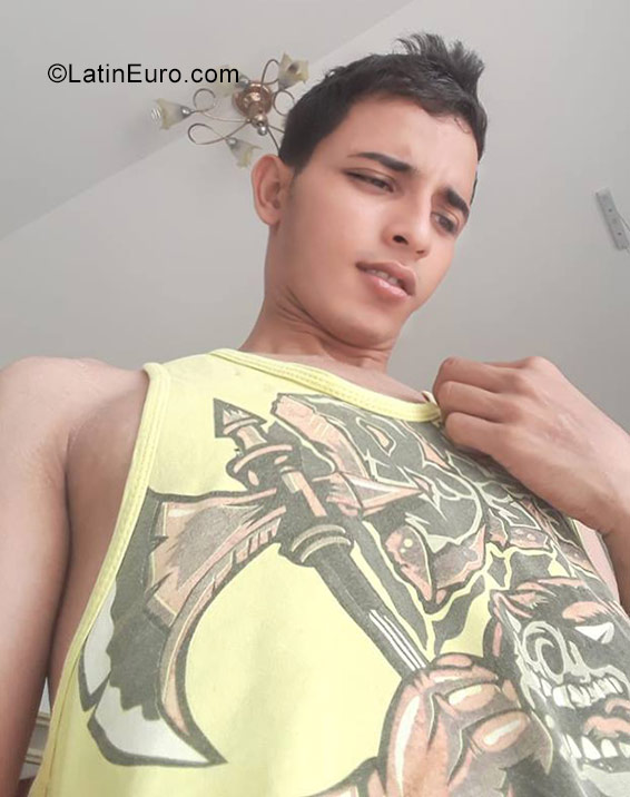 Date this athletic Colombia man David from Cali CO23654