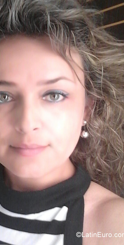Date this georgeous Colombia girl Carmen from Bogota CO23675