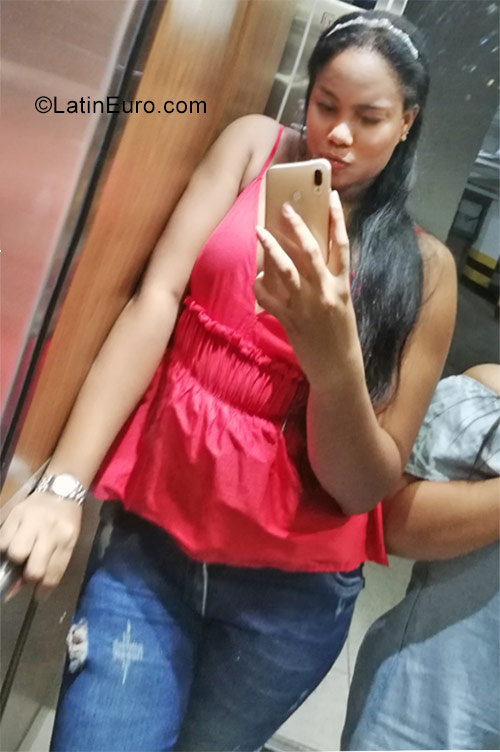 Date this tall Colombia girl Lina from Monteria CO23683