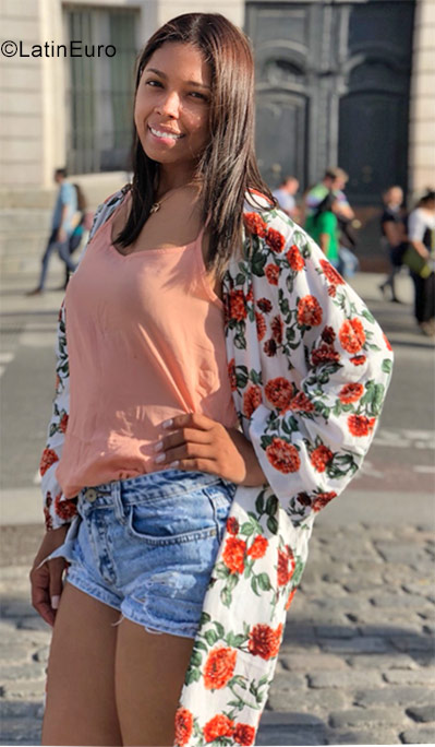 Date this happy Colombia girl Sandrith from medellin CO25910