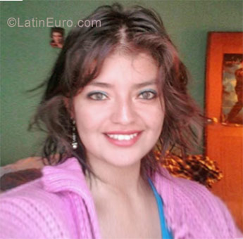 Date this happy Peru girl Gisella from Cajamarca PE1249