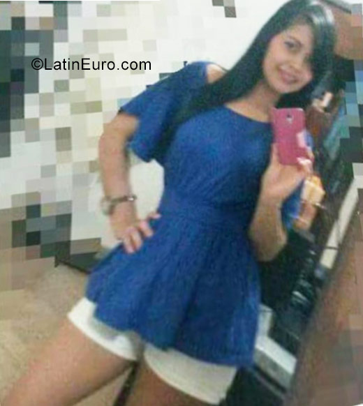 Date this tall Colombia girl Lau from Monteria CO23707