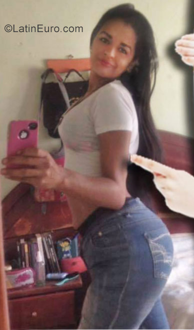 Date this sultry Venezuela girl Yoselin from Barquisimeto VE1533