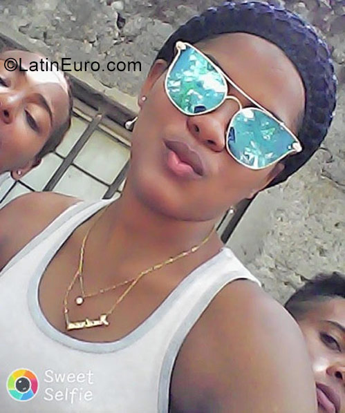 Date this delightful Dominican Republic girl Mindry from Santo Domingo DO32126