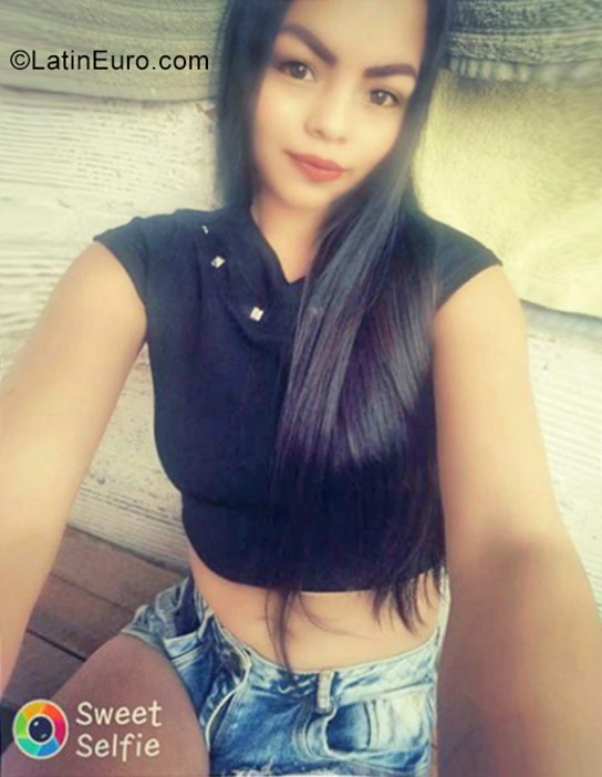 Date this hard body Colombia girl Alexandra from Medellin CO23725