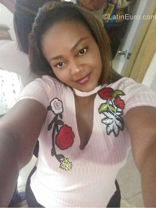 Date this attractive Colombia girl Open from Medellin CO23753