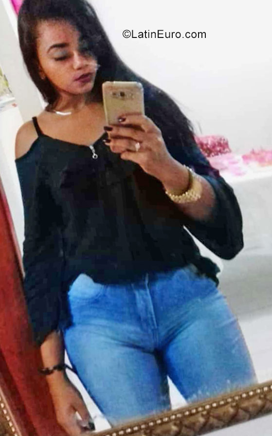 Date this sensual Brazil girl Ana Paula from Feira Nova BR10524