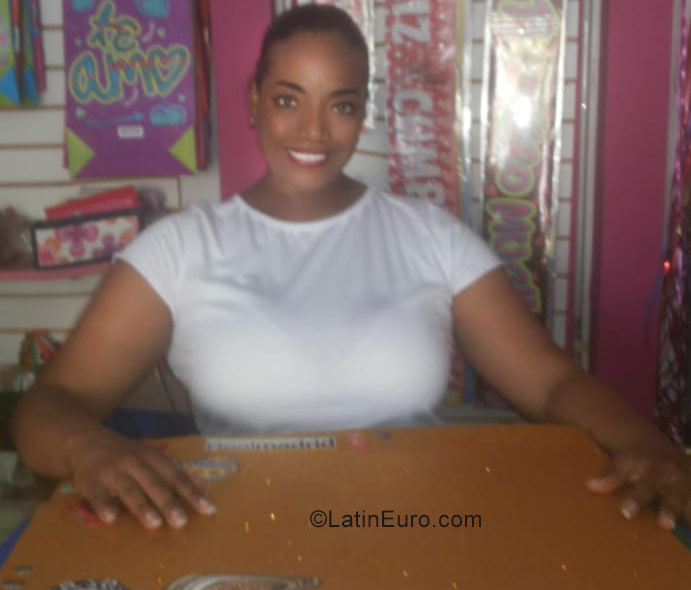 Date this nice looking Colombia girl Chocolate from Cali CO23756