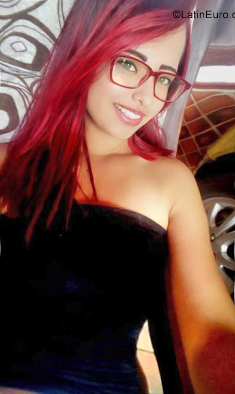 Date this attractive Colombia girl Angie from Bucaramanga CO23776