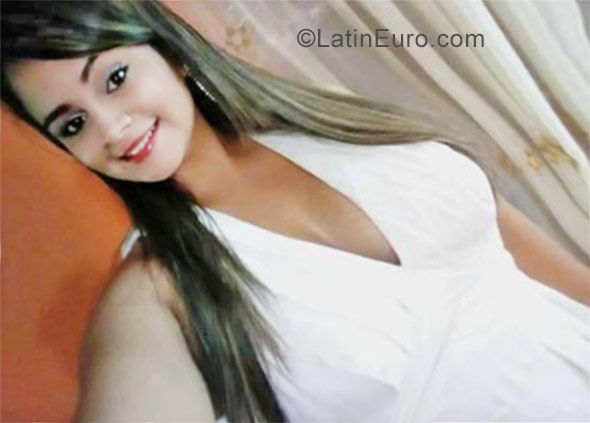 Date this voluptuous Colombia girl Maria from Barranquilla CO23790