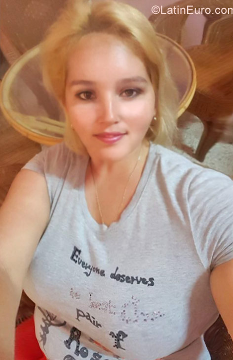 Date this charming Cuba girl Leidyse from Havana CU286