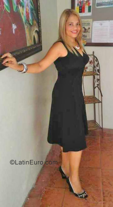 Date this foxy Dominican Republic girl Alba from Santo Domingo DO32256