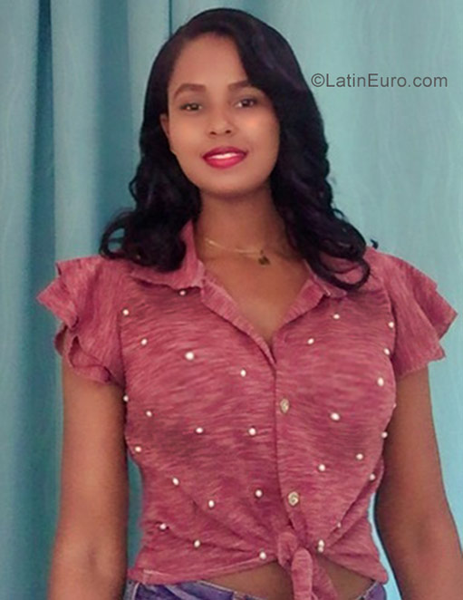 Date this lovely Dominican Republic girl Loren from Santo Domingo DO36698