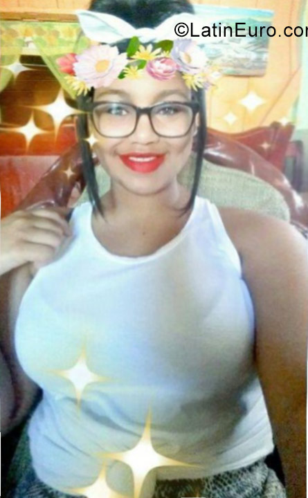 Date this lovely Dominican Republic girl Marielyis from Santo Domingo DO32290