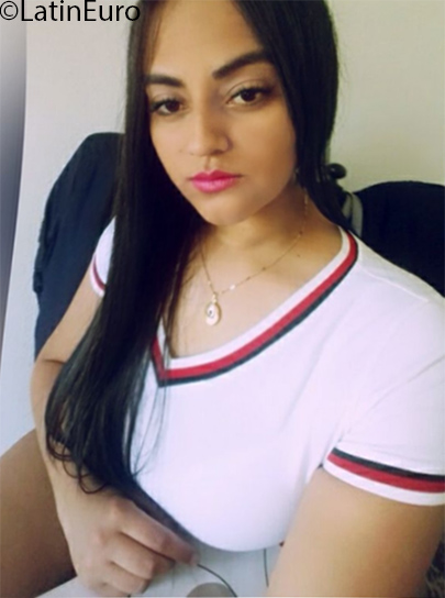 Date this stunning Colombia girl Anyifresi from Bogota CO23829