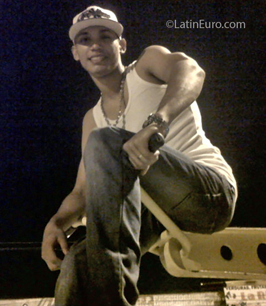 Date this delightful Venezuela man Brayan from Valencia VE1595