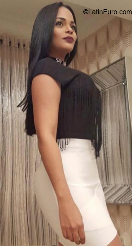 Date this foxy Dominican Republic girl Perla from Santo Domingo DO32346