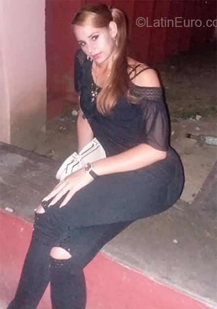 Date this sultry Cuba girl Elinor from Havana CU303