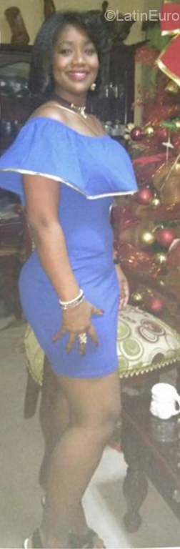 Date this voluptuous Dominican Republic girl YANELY from Santo Domingo DO32390