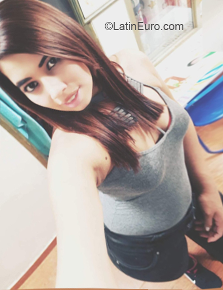 Date this gorgeous Colombia girl Natalia from Armenia CO23899