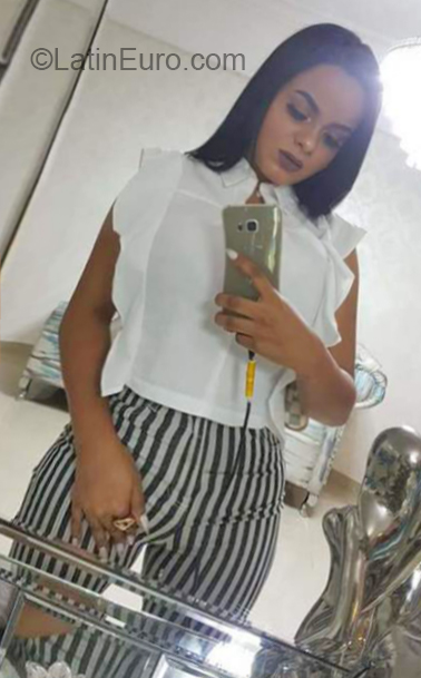 Date this gorgeous Dominican Republic girl Eva from Nagua DO32511