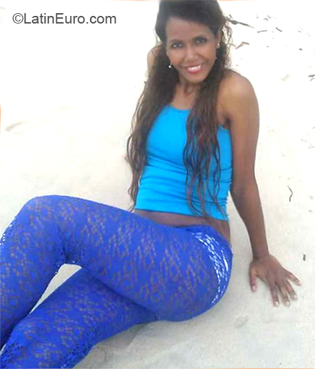 Date this sultry Dominican Republic girl Gesi from Puerto Plata DO32488