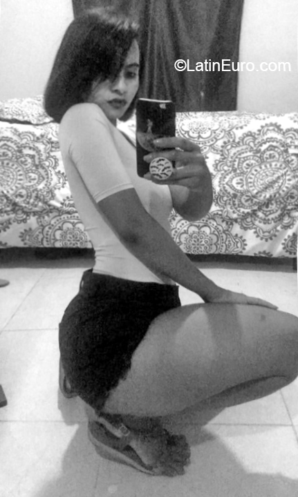 Date this good-looking Dominican Republic girl Reyna from Santiago DO32496