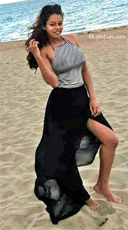 Date this lovely Dominican Republic girl Yaquelin from La Vega DO32509