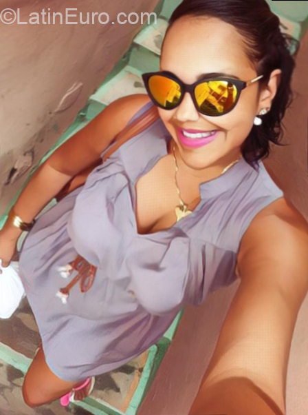 Date this athletic Dominican Republic girl Erika from Santo Domingo DO32522