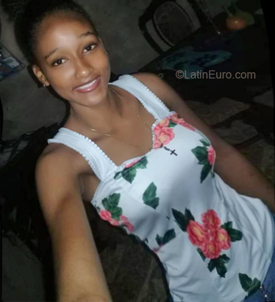 Date this happy Colombia girl Ariana from El Bagre CO23919