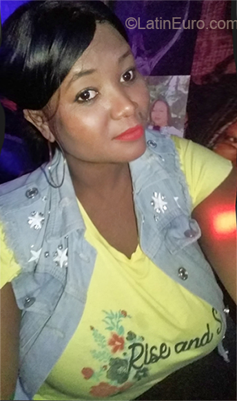 Date this sultry Colombia girl Sandra from Leticia CO23921