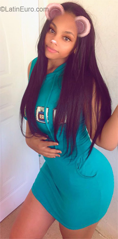 Date this lovely Dominican Republic girl Karla from Santo Domingo DO32533