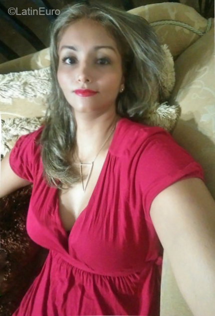 Date this happy Colombia girl Diana from Cartagena CO23929