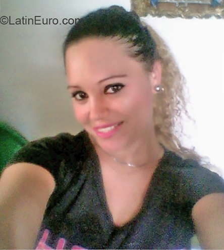 Date this attractive Venezuela girl Magian from Caracas VE1684