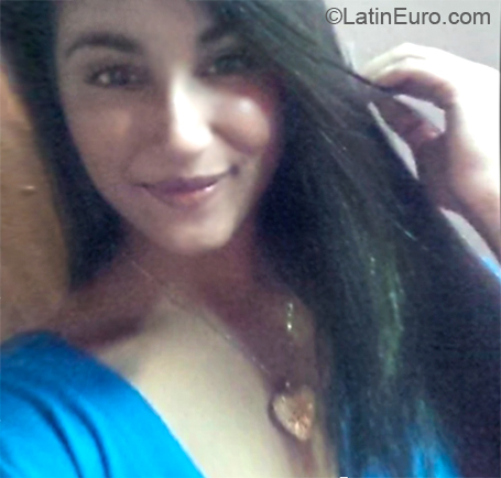 Date this sensual Venezuela girl Pierina from Caracas VE1687
