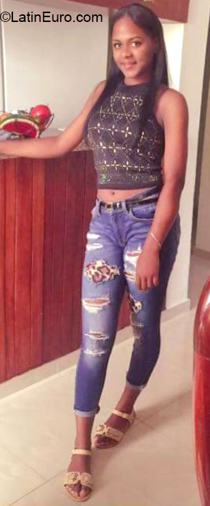 Date this young Dominican Republic girl Elisabeth from Santo Domingo DO32637